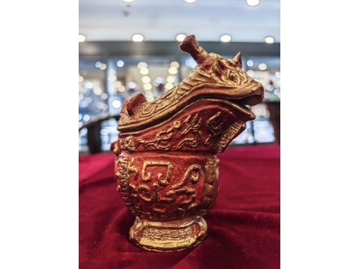 乾隆仿漆釉仿青铜卣